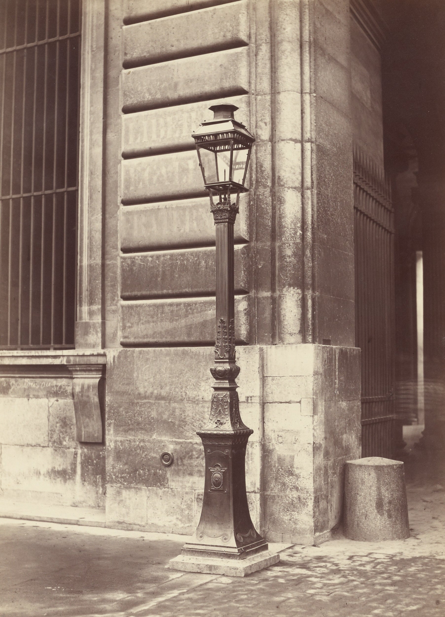 [Candélabre du Louvre]